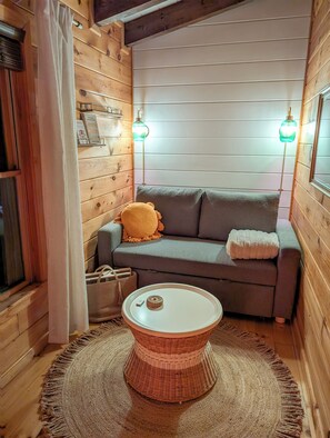 Smart TV, books - BohoLake:  Kayaks, Hottub, Solo Stove, Arcade Games (Blue Ridge)