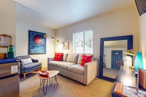 Apartment, 1 Bedroom | Individually decorated, individually furnished, bed sheets