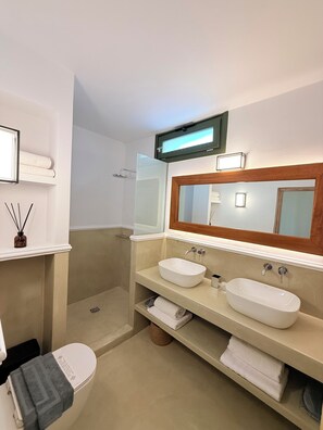 Ocean Caldera View Villa | Bathroom