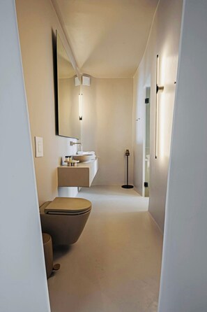 Ocean Caldera View Villa | Baño | Pantuflas 