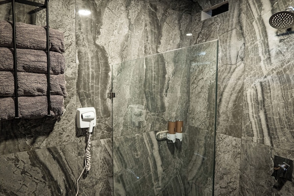 Economy Tent | Bathroom