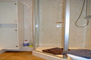 Een douche, een haardroger
