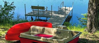 Peaceful Point- 3bed2bath Waterfront Lakehouse w/Private Pier and Boats!