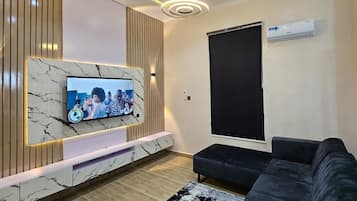 Smart TV, table tennis