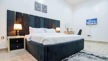 4 habitaciones, tabla de planchar con plancha, wifi y ropa de cama