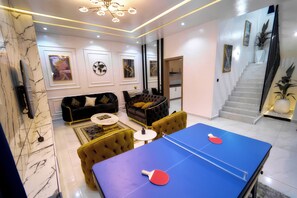 Smart TV, table tennis - Luxury 4 Bed Duplex + PS5/Snooker/Tennis Lekki (Lekki)