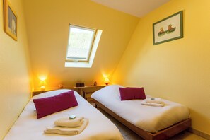 3 Schlafzimmer, Reisekinderbett, kostenloses WLAN, Bettwäsche