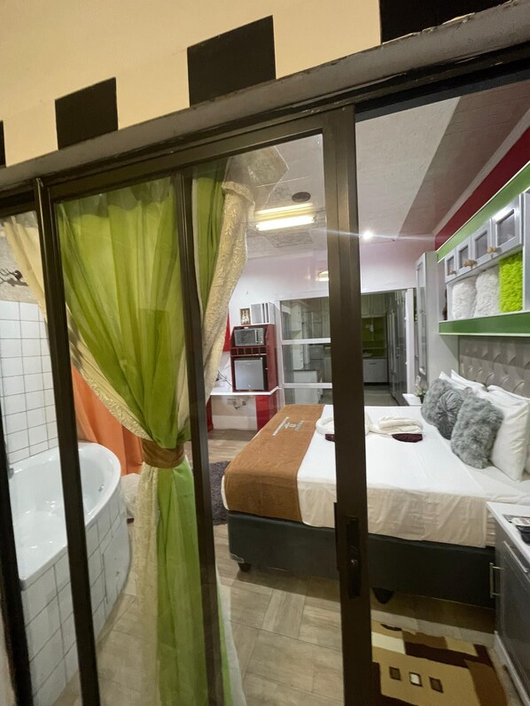 1 slaapkamer, een strijkplank/strijkijzer, wifi, beddengoed