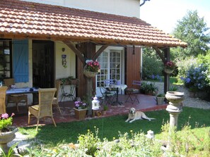 Outdoor dining - Character house, with private salt water pool & views over the countryside. (Les Essards)