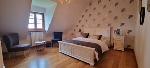 4 habitaciones, tabla de planchar con plancha y wifi gratis 