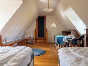 4 bedrooms, iron/ironing board, free WiFi