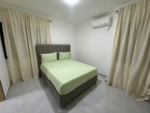3 室のベッドルーム、アイロン / アイロン台、WiFi、ベッドシーツ
