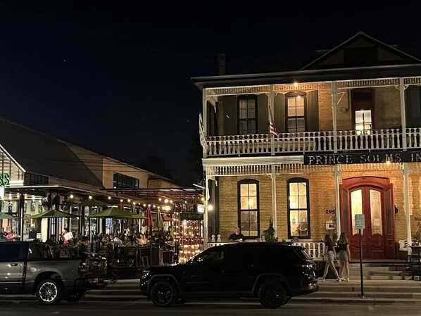 المنشأة من الخارج