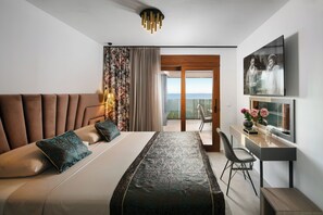 Interior - Infinity Blue and Golden Sky (Vir)