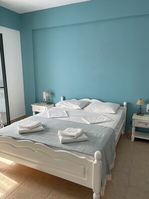 3 عدّة غرف نوم ومكواة/لوح كي وواي فاي وملاءات أسرّة