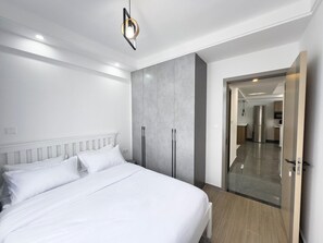 Appartement Familial, 2 chambres, balcon, vue ville | 2 chambres, rideaux occultants, fer et planche à repasser, Wi-Fi gratuit