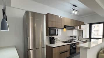 Appartamento familiare, 2 camere da letto, balcone, vista città | Cucina privata