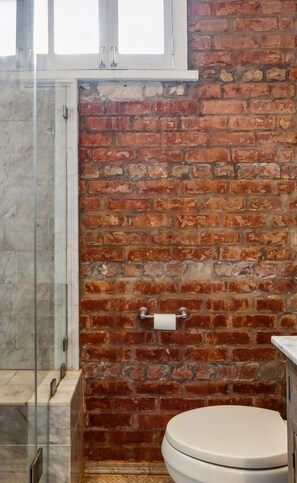 Handtücher, Seife, Toilettenpapier