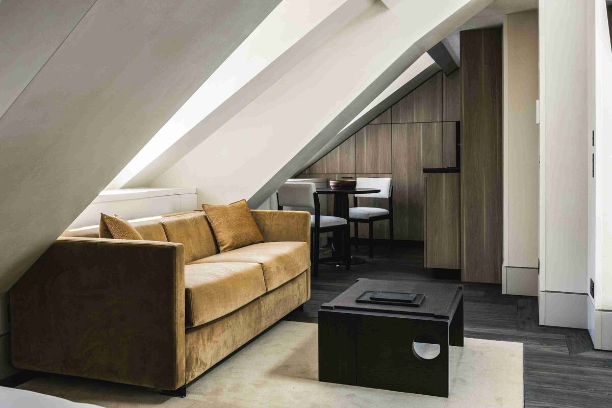 Junior Suite Parisian | Oppholdsområde | Flatskjerm-TV
