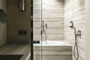Bathroom - Mondovi Luxury Suites (Paris)