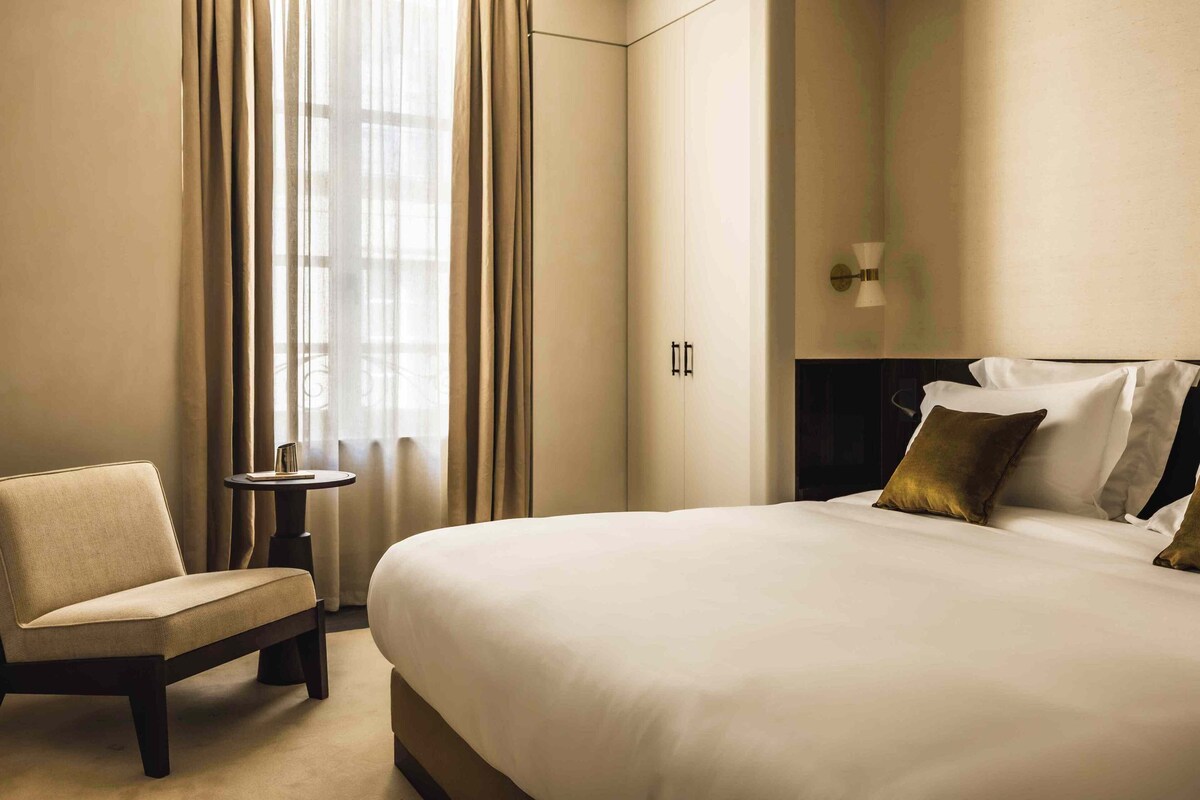 Interior luxuoso do Mondovi Luxury Suites em Paris