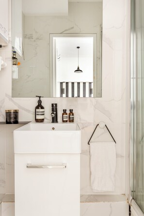 Studio, Courtyard View | Bathroom - Reva Suites (Paris)