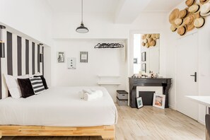 Studio, Courtyard View | Free WiFi - Reva Suites (Paris)