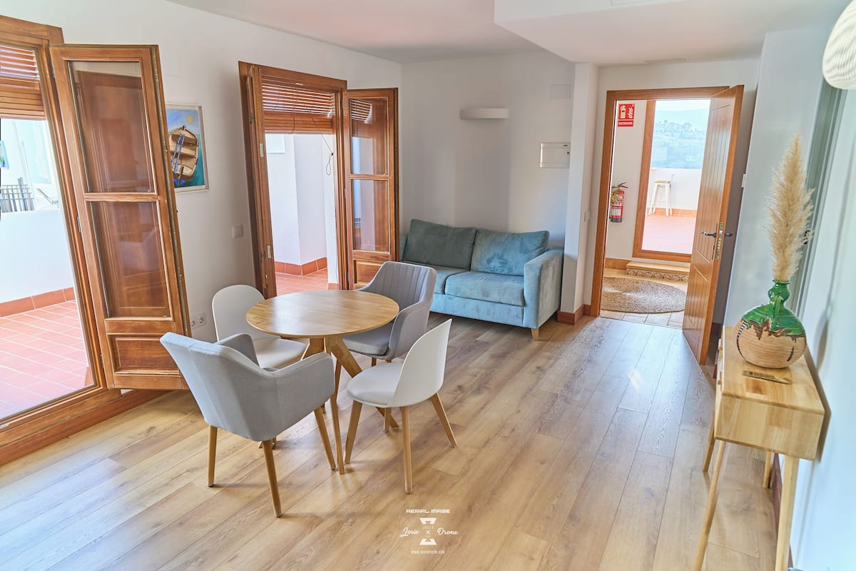 In-room safe, soundproofing, iron/ironing board, free WiFi