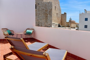 In-room safe, individually decorated, individually furnished - La Plaza Hostal (Peniscola)