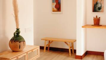 Deluxe-Doppelzimmer, Stadtblick | Zimmersafe, individuell dekoriert, individuell eingerichtet