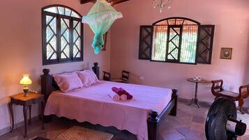 Vila clássica, vista para o jardim | 3 quartos, ferros/tábuas de passar roupa, Wi-Fi de cortesia