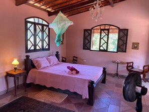 Villa clásica, vista al jardín | 3 habitaciones, tabla de planchar con plancha y wifi gratis 