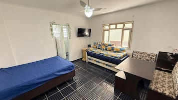 1 habitación, tabla de planchar con plancha y internet