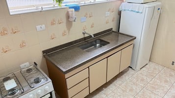 Fridge, microwave, oven, coffee/tea maker