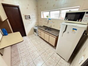 Frigorifero, microonde, forno, macchina per tè/caffè