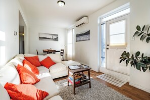 Smart TV, table football, books - Appart ROOMY/Plateau-Mont-Royal (Montréal)