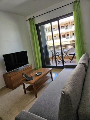 Living area - BEAUTIFUL APARTMENT ON THE BEACH, BRAND NEW, URBANIZATION IN FUENTEBRAVÍA, (El Puerto de Santa María)