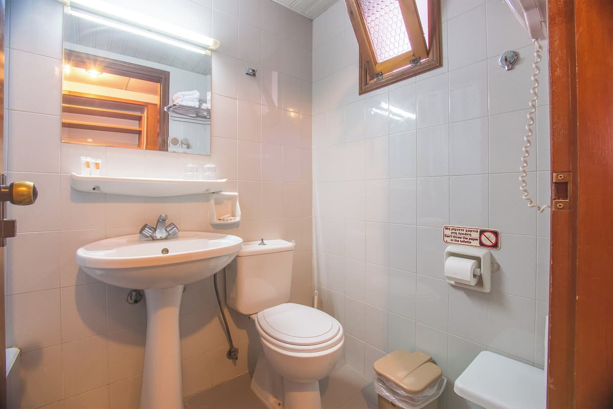 Vasca, asciugamani, sapone, shampoo