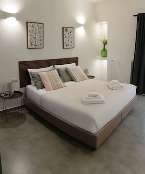 Kamar Double atau Twin Klasik, pemandangan kebun | Meja kerja, ruang kerja ramah laptop, dan tirai kedap cahaya