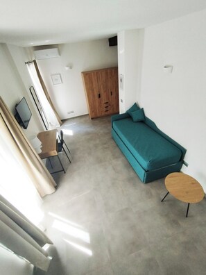 Chambre quadruple Confort | Bureau, espace de travail pour ordinateurs portables