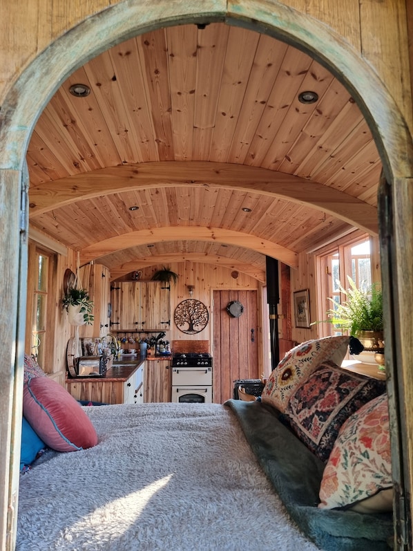 1 bedroom, desk, travel cot, free WiFi