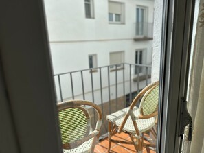 Deluxe Twin Room, Balcony, City View | Desk, free WiFi, bed sheets