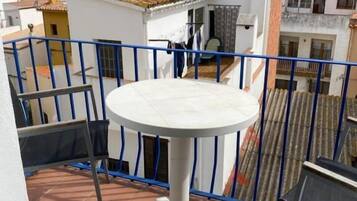 Quarto duplo luxo, sacada, vista para a cidade | Sacada