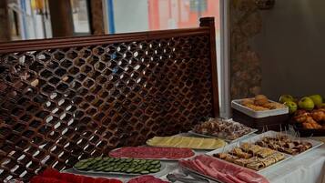 Free daily buffet breakfast
