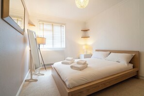 3 bedrooms, WiFi, bed sheets - Discover Oxford - Contemporary Home in the City (Oxford)