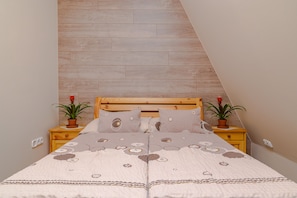 2 bedrooms, iron/ironing board, WiFi, bed sheets