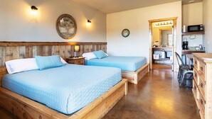 Iron/ironing board (on request), WiFi (free), bed sheets - The Woods Lodging (Madill)
