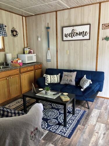 Charming 2-bedroom cabin uwith WiFi, AC in amazing McCarr