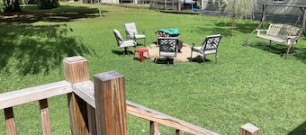 Charming 2-bedroom cabin uwith WiFi, AC in amazing McCarr