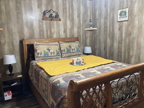 2 bedrooms, desk, free WiFi, bed sheets - Charming 2-bedroom cabin uwith WiFi, AC in amazing McCarr (McCarr)